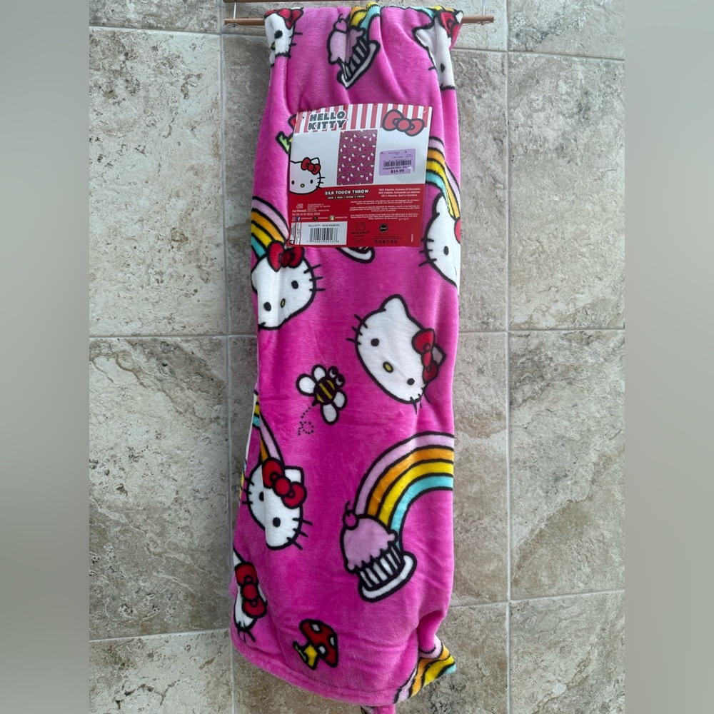 HELLO KITTY - Meow Rainbows Silk Touch Throw 50 x 70 Inch Cupcakes & Rainbows